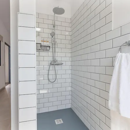 Ternemoyschool 度假居 *